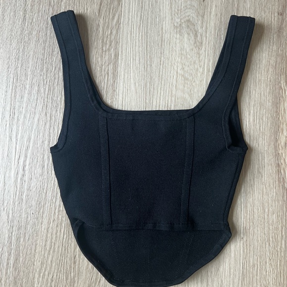 Aritzia Babaton Structured Tank - Picture 4 of 6